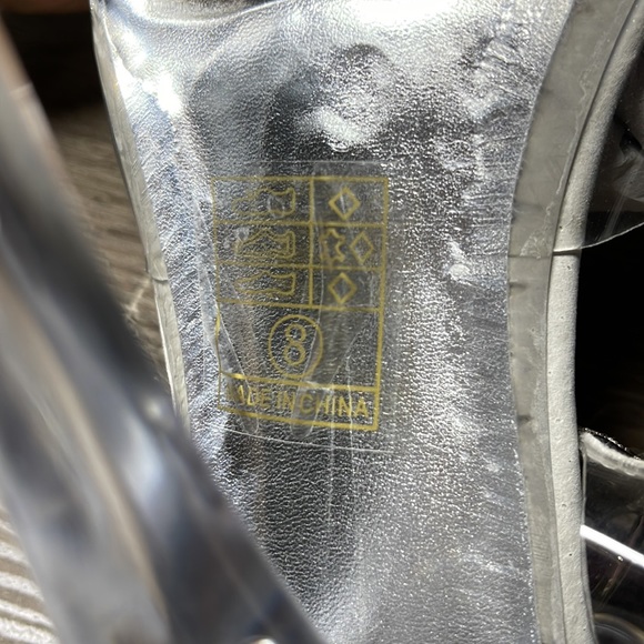 Women size 8 sandal clear - Picture 5 of 7